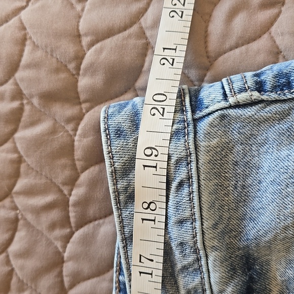 Time and Tru Light Blue Cropped Jeans - Picture 9 of 10